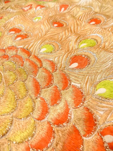 Photo22: N1015L Vintage Japanese kimono  Shiny White UCHIKAKE Wedding for women / Silk. Peacock   (Grade B) (22)