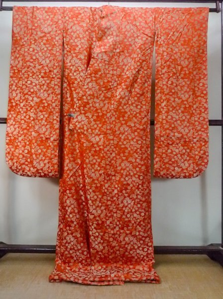 Photo2: N1015O Vintage Japanese kimono  Shiny Orange KAKESHITA under Uchikake for women / Silk. Chrysanthemum,   (Grade B) (2)