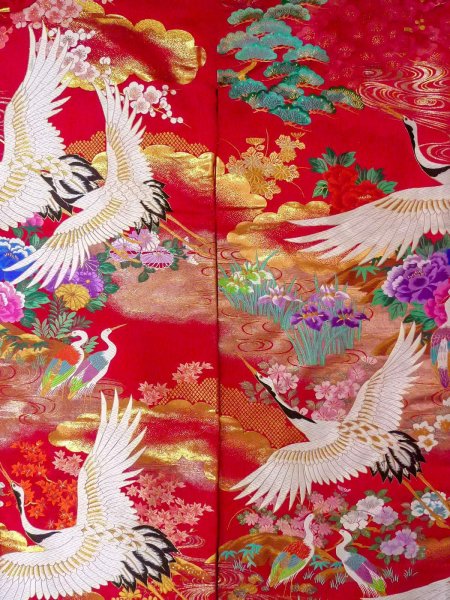 Photo7: N1015Q Used Japanese kimono  Vivid Red UCHIKAKE Wedding for women / Silk. Peony,   (Grade B) (7)