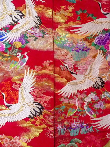 Photo8: N1015Q Used Japanese kimono  Vivid Red UCHIKAKE Wedding for women / Silk. Peony,   (Grade B) (8)