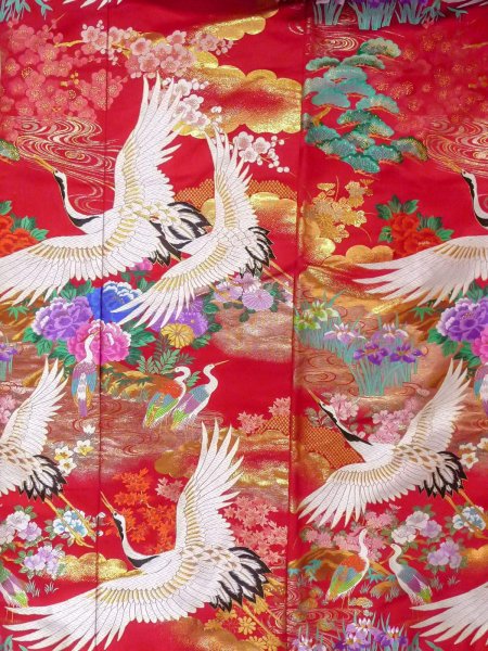 Photo9: N1015Q Used Japanese kimono  Vivid Red UCHIKAKE Wedding for women / Silk. Peony,   (Grade B) (9)