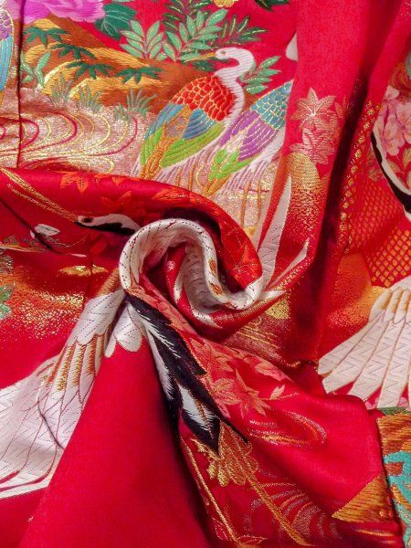 Photo32: N1015Q Used Japanese kimono  Vivid Red UCHIKAKE Wedding for women / Silk. Peony,   (Grade B) (32)