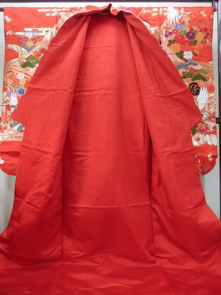 Photo4: N1015R Used Japanese kimono  Shiny Red UCHIKAKE Wedding for women / Silk. SAKURA cherry blossom,   (Grade B) (4)