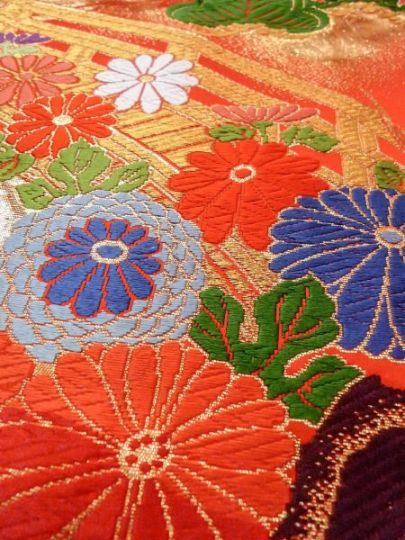 Photo24: N1015R Used Japanese kimono  Shiny Red UCHIKAKE Wedding for women / Silk. SAKURA cherry blossom,   (Grade B) (24)