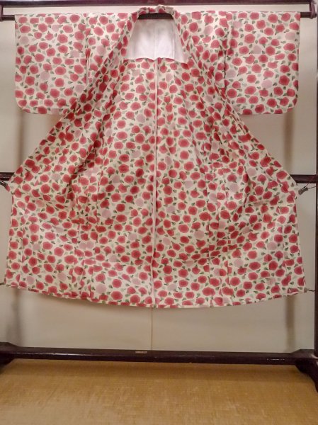 Photo2: N1112T Vintage Japanese kimono   Ivory HITOE unlined for women / Wool. Flower Stains all over.  (Grade D) (2)