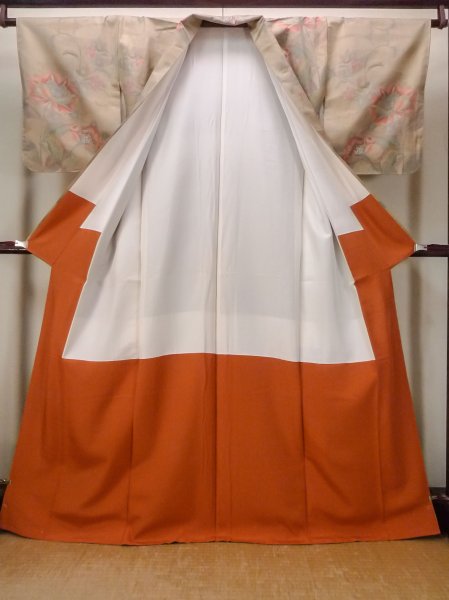 Photo2: N1126F Used Japanese kimono  Light Beige OSHIMA-TSUMUGI for women / Silk. Arabesque vine,   (Grade A) (2)