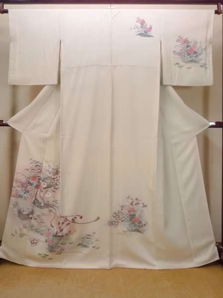 Photo1: N1126M Used Japanese kimono  Pale Off White HOUMONGI formal for women / Silk. Chrysanthemum, Letter box pattern  (Grade B) (1)