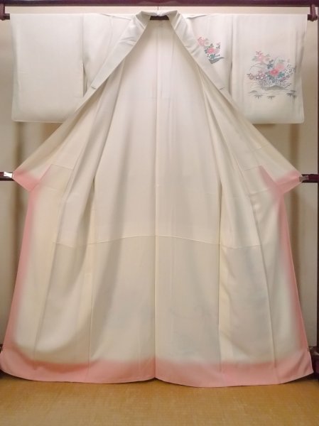 Photo2: N1126M Used Japanese kimono  Pale Off White HOUMONGI formal for women / Silk. Chrysanthemum, Letter box pattern  (Grade B) (2)