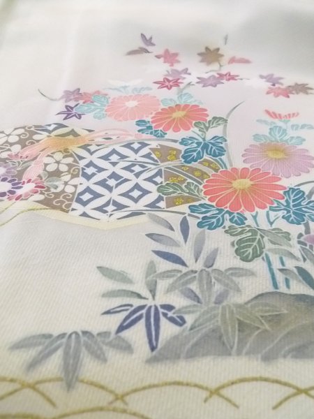 Photo14: N1126M Used Japanese kimono  Pale Off White HOUMONGI formal for women / Silk. Chrysanthemum, Letter box pattern  (Grade B) (14)