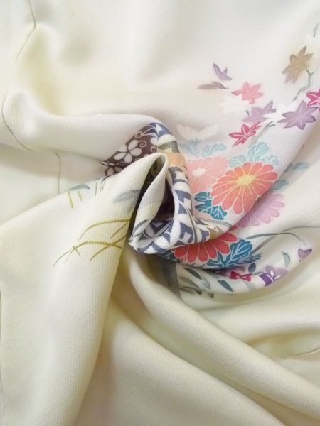 Photo16: N1126M Used Japanese kimono  Pale Off White HOUMONGI formal for women / Silk. Chrysanthemum, Letter box pattern  (Grade B) (16)