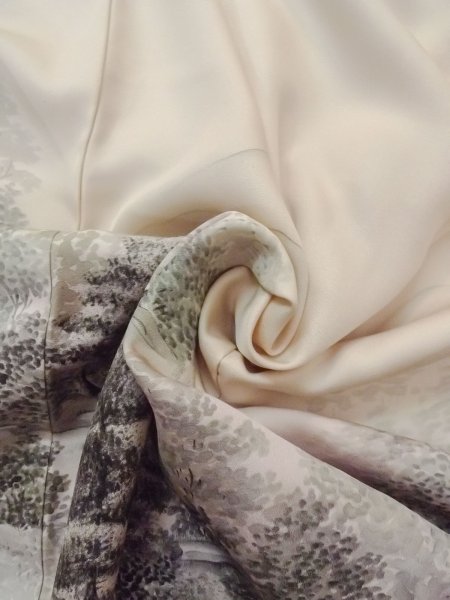 Photo18: N1126N Used Japanese kimono  Purplish Ivory HOUMONGI formal for women / Silk. Temple,   (Grade B) (18)