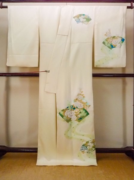 Photo2: N1126T Used Japanese kimono  Shiny Ivory HOUMONGI formal for women / Silk. SAKURA cherry blossom,   (Grade C) (2)