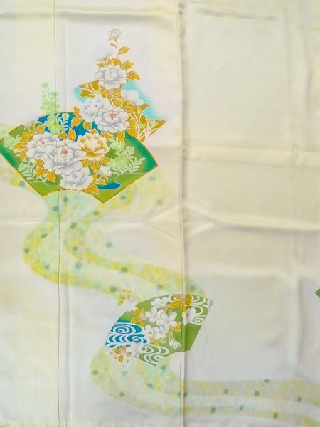 Photo4: N1126T Used Japanese kimono  Shiny Ivory HOUMONGI formal for women / Silk. SAKURA cherry blossom,   (Grade C) (4)