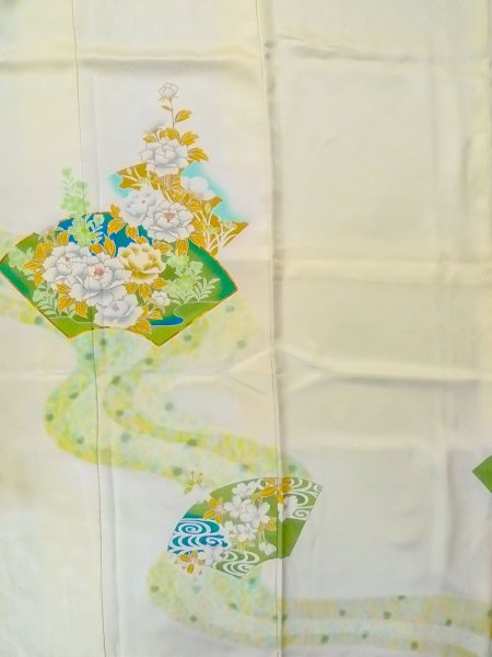 Photo5: N1126T Used Japanese kimono  Shiny Ivory HOUMONGI formal for women / Silk. SAKURA cherry blossom,   (Grade C) (5)