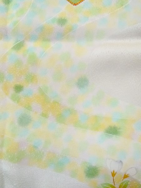 Photo9: N1126T Used Japanese kimono  Shiny Ivory HOUMONGI formal for women / Silk. SAKURA cherry blossom,   (Grade C) (9)