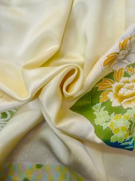 Photo18: N1126T Used Japanese kimono  Shiny Ivory HOUMONGI formal for women / Silk. SAKURA cherry blossom,   (Grade C) (18)