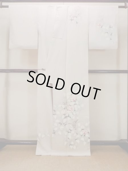 Photo2: N1126V Used Japanese kimono  Pale Gray HOUMONGI formal for women / Silk. Camellia,   (Grade B) (2)