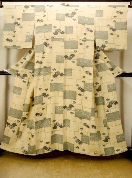 Photo1: Mint N1211C Used Japanese kimono  Grayish Yellow KOMON dyed for women / Silk. Chrysanthemum,   (Grade A) (1)