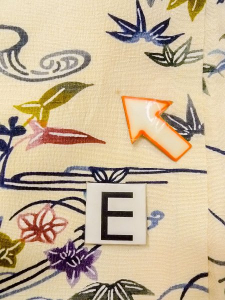 Photo18: N1211D Used Japanese kimono   Ivory KOMON dyed for women / Silk. Chrysanthemum,   (Grade B) (18)