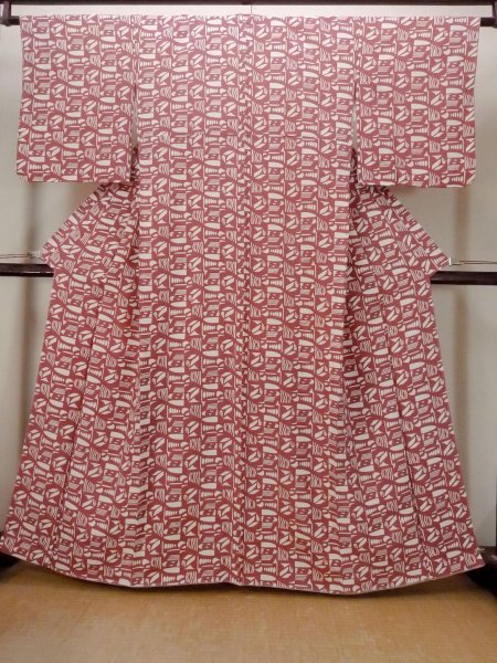 Photo1: N1211H Vintage Japanese kimono  Grayish Red KOMON dyed for women / Silk. Geometrical pattern,   (Grade B) (1)