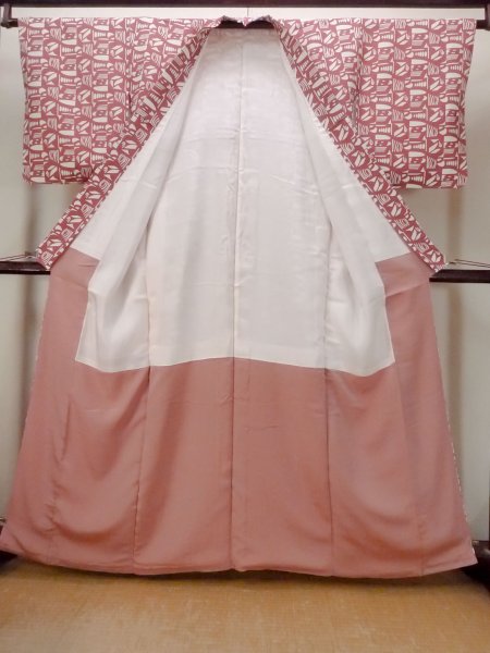 Photo2: N1211H Vintage Japanese kimono  Grayish Red KOMON dyed for women / Silk. Geometrical pattern,   (Grade B) (2)