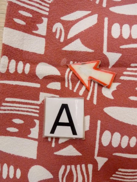 Photo14: N1211H Vintage Japanese kimono  Grayish Red KOMON dyed for women / Silk. Geometrical pattern,   (Grade B) (14)