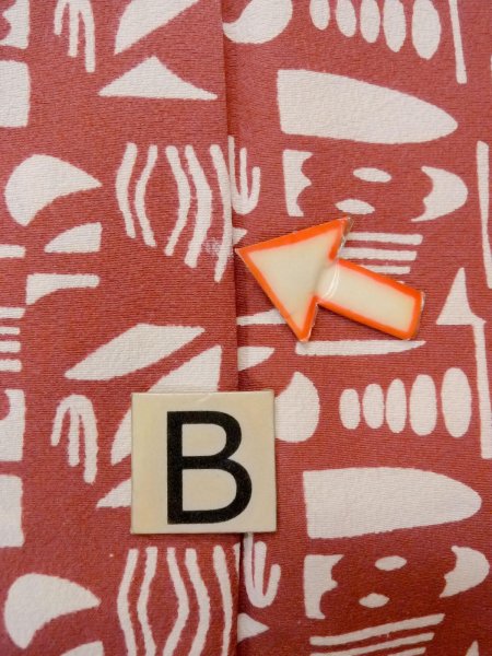 Photo15: N1211H Vintage Japanese kimono  Grayish Red KOMON dyed for women / Silk. Geometrical pattern,   (Grade B) (15)