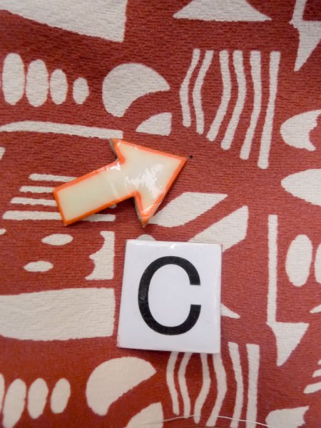 Photo16: N1211H Vintage Japanese kimono  Grayish Red KOMON dyed for women / Silk. Geometrical pattern,   (Grade B) (16)