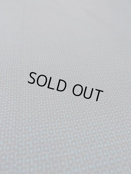 Photo14: N1226A Used Japanese kimono  Bluish Gray OSHIMA-TSUMUGI for men / Silk. Tortoise-shell pattern(Hexagonal pattern)   (Grade B) (14)