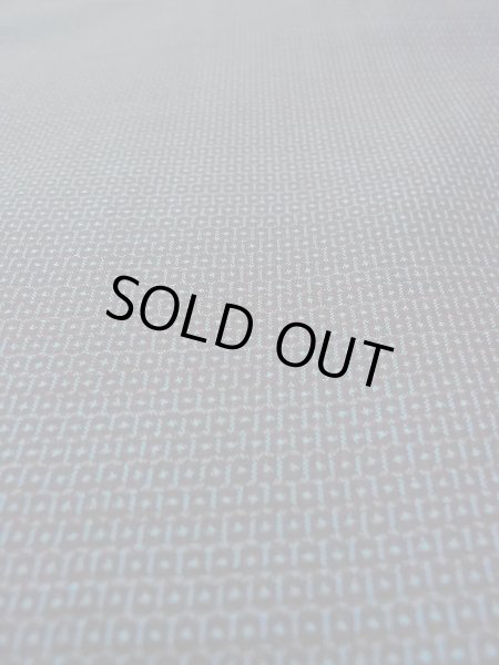 Photo9: N1226B Used Japanese kimono  Bluish Gray OSHIMA-TSUMUGI for men / Silk. Tortoise-shell pattern(Hexagonal pattern)   (Grade C) (9)