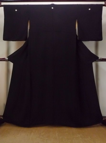 Photo1: N1226C Vintage Japanese kimono   Black MONTSUKI crests for women / Silk.    (Grade B) (1)