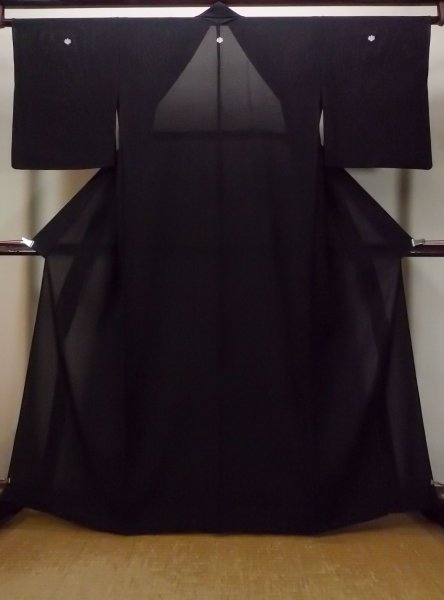 Photo1: N1226D Vintage Japanese kimono   Black MONTSUKI crests for women / Silk.    (Grade B) (1)