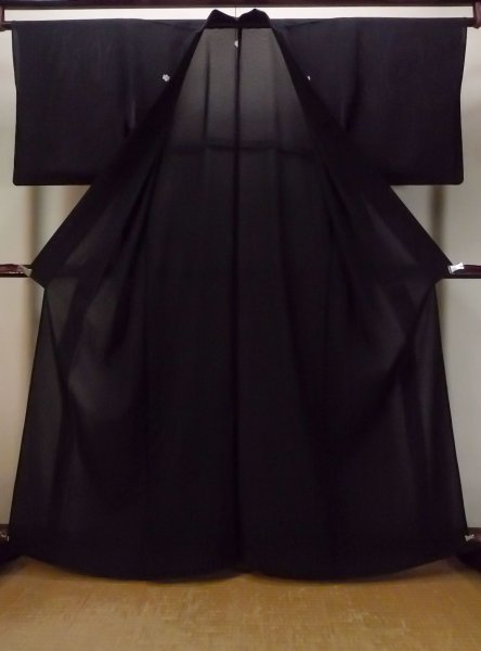 Photo2: N1226D Vintage Japanese kimono   Black MONTSUKI crests for women / Silk.    (Grade B) (2)