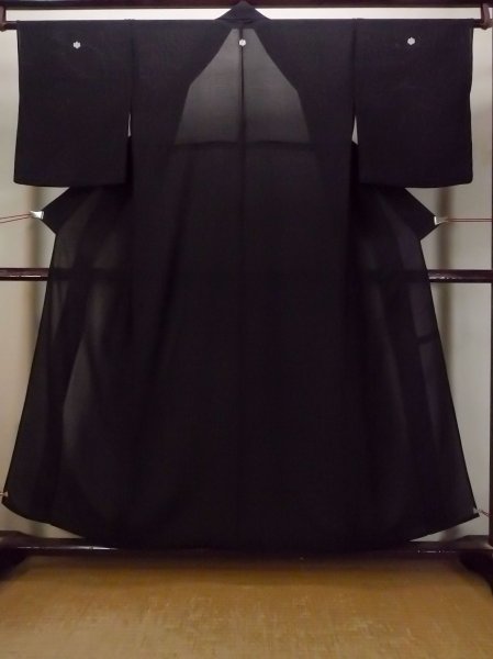 Photo1: N1226E Vintage Japanese kimono   Black MONTSUKI crests for women / Silk.    (Grade B) (1)