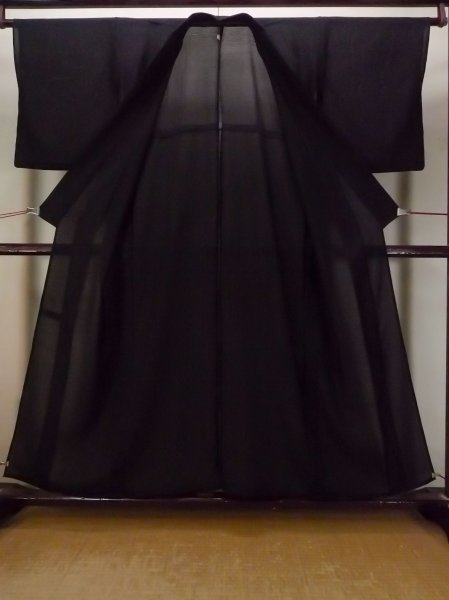 Photo2: N1226E Vintage Japanese kimono   Black MONTSUKI crests for women / Silk.    (Grade B) (2)