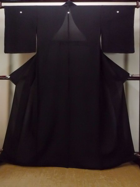 Photo1: Mint N1226F Vintage Japanese kimono   Black MONTSUKI crests for women / Silk.    (Grade A) (1)
