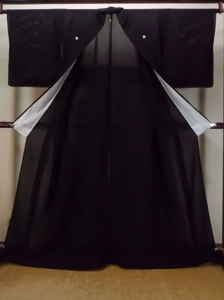 Photo2: Mint N1226G Vintage Japanese kimono   Black MONTSUKI crests for women / Silk.    (Grade A) (2)