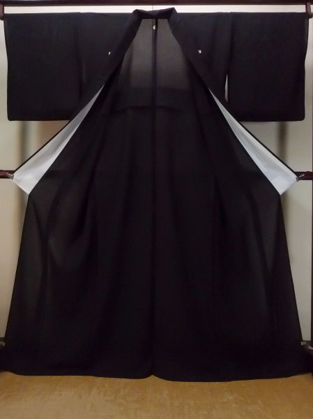 Photo2: N1226H Vintage Japanese kimono   Black MONTSUKI crests for women / Silk.    (Grade B) (2)