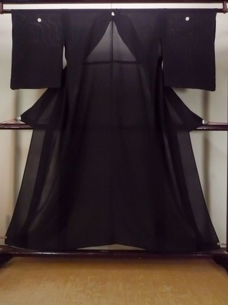 Photo1: Mint N1226I Vintage Japanese kimono   Black MONTSUKI crests for women / Silk.    (Grade A) (1)