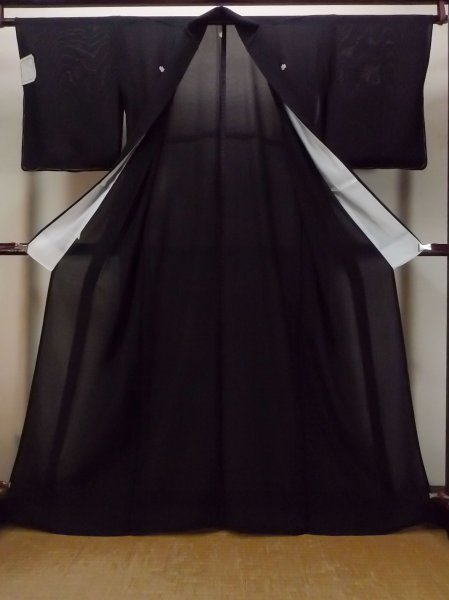 Photo2: N1226J Vintage Japanese kimono   Black MONTSUKI crests for women / Silk.    (Grade B) (2)