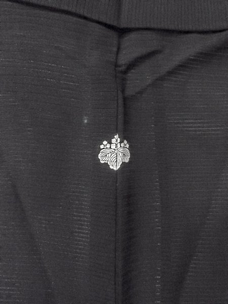 Photo3: N1226J Vintage Japanese kimono   Black MONTSUKI crests for women / Silk.    (Grade B) (3)
