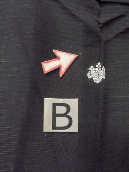 Photo14: N1226J Vintage Japanese kimono   Black MONTSUKI crests for women / Silk.    (Grade B) (14)