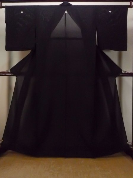 Photo1: Mint N1226K Vintage Japanese kimono   Black MONTSUKI crests for women / Silk.    (Grade A) (1)