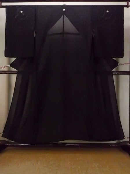 Photo1: N1226L Vintage Japanese kimono   Black MONTSUKI crests for women / Silk.    (Grade B) (1)