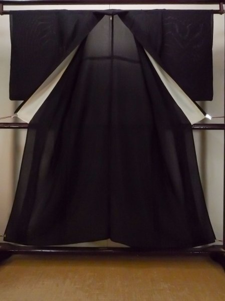 Photo2: N1226L Vintage Japanese kimono   Black MONTSUKI crests for women / Silk.    (Grade B) (2)