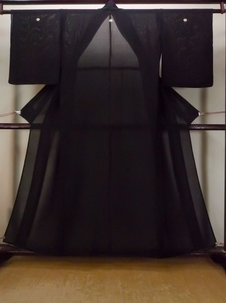 Photo1: N1226O Vintage Japanese kimono   Black MONTSUKI crests for women / Silk.  There is an impression of use.  (Grade D) (1)