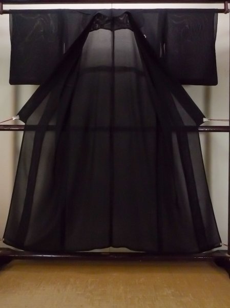 Photo2: N1226P Vintage Japanese kimono   Black MONTSUKI crests for women / Silk.    (Grade B) (2)