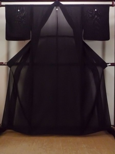 Photo1: Mint N1226Q Vintage Japanese kimono   Black MONTSUKI crests for women / Silk.    (Grade A) (1)