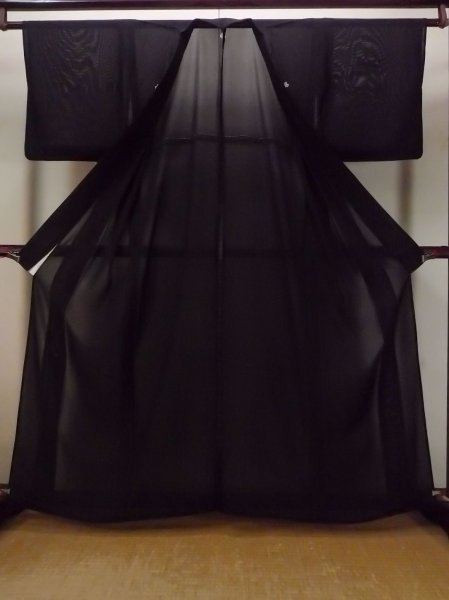 Photo2: Mint N1226Q Vintage Japanese kimono   Black MONTSUKI crests for women / Silk.    (Grade A) (2)