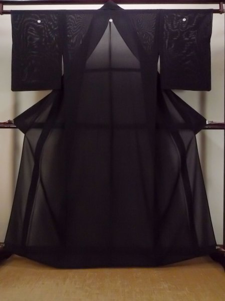 Photo1: N1226S Vintage Japanese kimono   Black MONTSUKI crests for women / Silk.    (Grade C) (1)